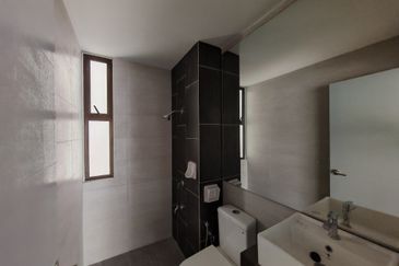 Admiral Residence High floor in Melaka town area for sale