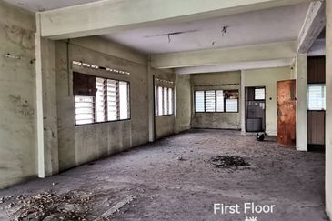 Melaka Town Kampung Lapan Freehold 5 Storey Endlot Shop for Sale