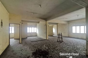 Melaka Town Kampung Lapan Freehold 5 Storey Endlot Shop for Sale