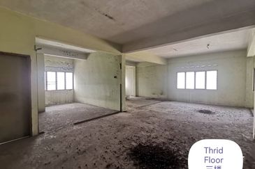 Melaka Town Kampung Lapan Freehold 5 Storey Endlot Shop for Sale