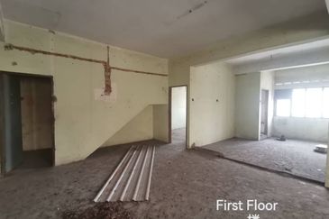 Melaka Town Kampung Lapan Freehold 5 Storey Endlot Shop for Sale