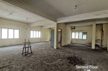 Melaka Town Kampung Lapan Freehold 5 Storey Endlot Shop for Sale