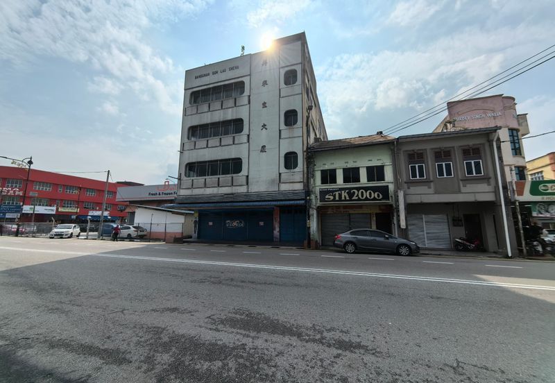 4 Storey Commercial Building To Let, Jalan Besar, Tampin
