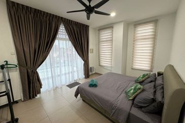 Freehold 2.5 Storey Semi D Corner Tmn Senjuang, Ujong Pasir, Semabok