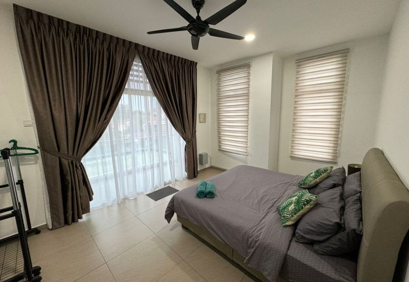 Freehold 2.5 Storey Semi D Corner Tmn Senjuang, Ujong Pasir, Semabok