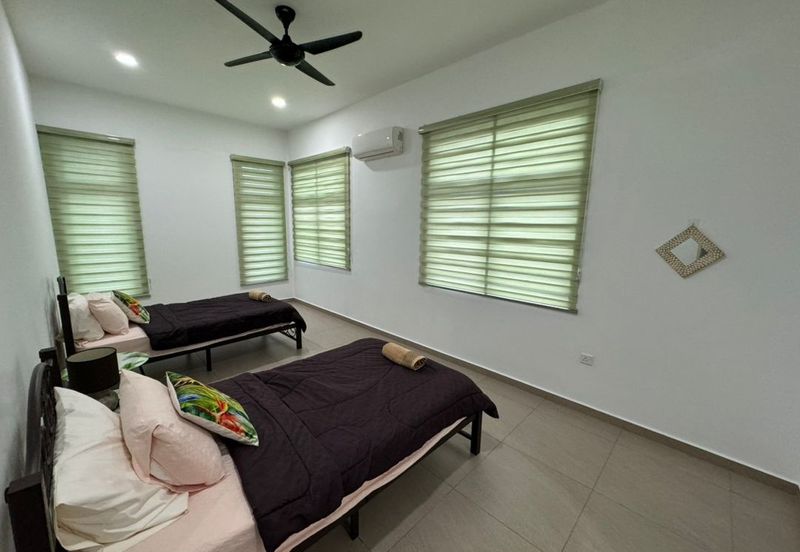 Freehold 2.5 Storey Semi D Corner Tmn Senjuang, Ujong Pasir, Semabok