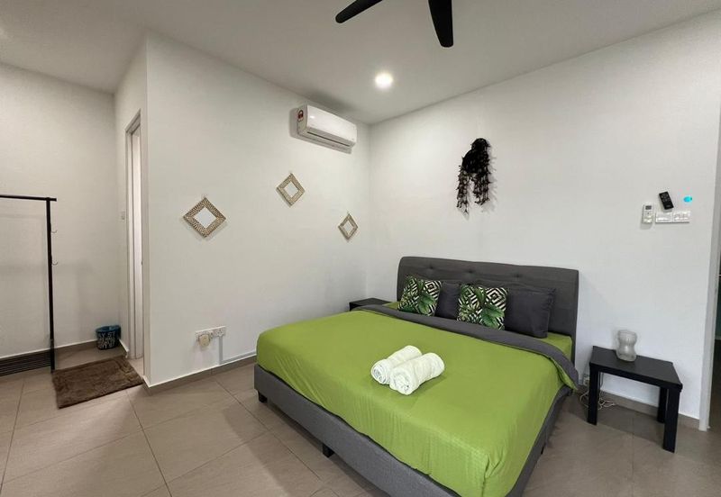 Freehold 2.5 Storey Semi D Corner Tmn Senjuang, Ujong Pasir, Semabok