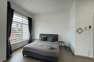 Freehold 2.5 Storey Semi D Corner Tmn Senjuang, Ujong Pasir, Semabok