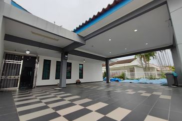 Single-storey semi-d in Taman Seaview, Ujong Pasir in Melaka for sale