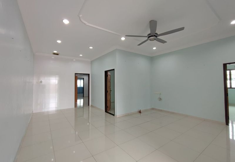 Single-storey semi-d in Taman Seaview, Ujong Pasir in Melaka for sale