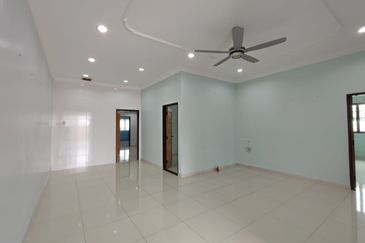 Single-storey semi-d in Taman Seaview, Ujong Pasir in Melaka for sale