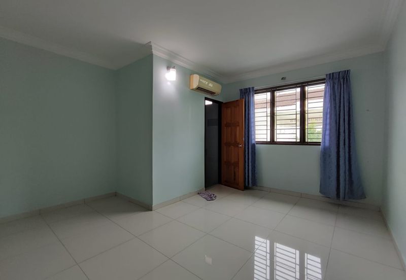 Single-storey semi-d in Taman Seaview, Ujong Pasir in Melaka for sale