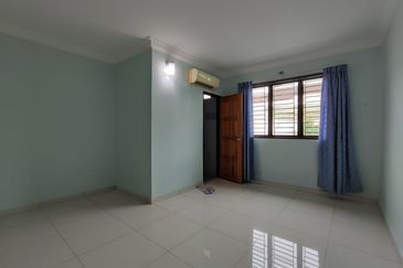 Single-storey semi-d in Taman Seaview, Ujong Pasir in Melaka for sale