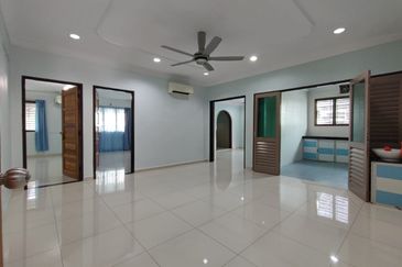 Single-storey semi-d in Taman Seaview, Ujong Pasir in Melaka for sale