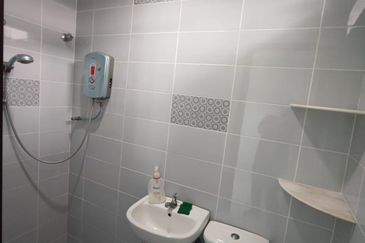 Single-storey semi-d in Taman Seaview, Ujong Pasir in Melaka for sale