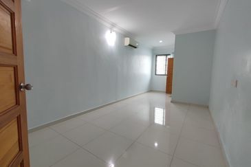 Single-storey semi-d in Taman Seaview, Ujong Pasir in Melaka for sale