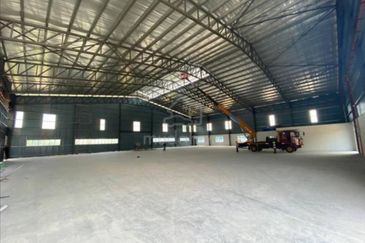 Production Warehouse in Perindustrian Tasik Utama, Ayer Keroh Melaka for sales  