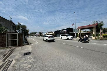 Commercial Spaces beside Jalan Taming Sari Melaka Tengah for rent  