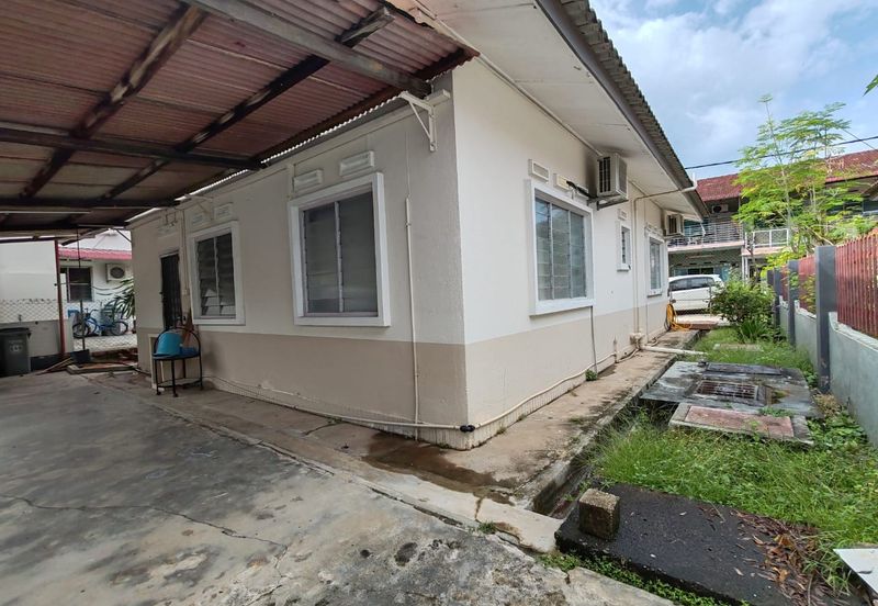 Freehold Bungalow Fully furnished at Jalan Johor, Semabok for sale 