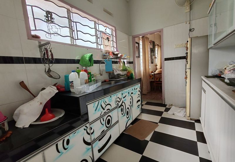 Freehold Bungalow Fully furnished at Jalan Johor, Semabok for sale 