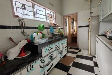 Freehold Bungalow Fully furnished at Jalan Johor, Semabok for sale 