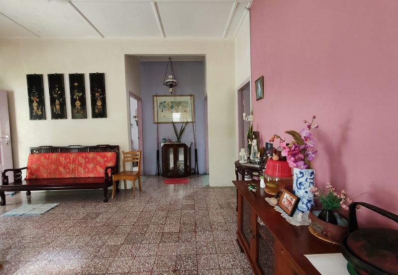 Freehold Bungalow Fully furnished at Jalan Johor, Semabok for sale 