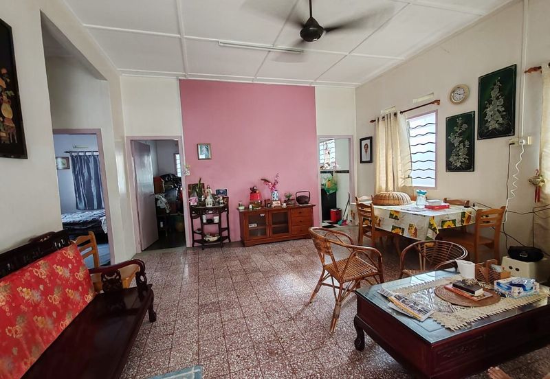 Freehold Bungalow Fully furnished at Jalan Johor, Semabok for sale 