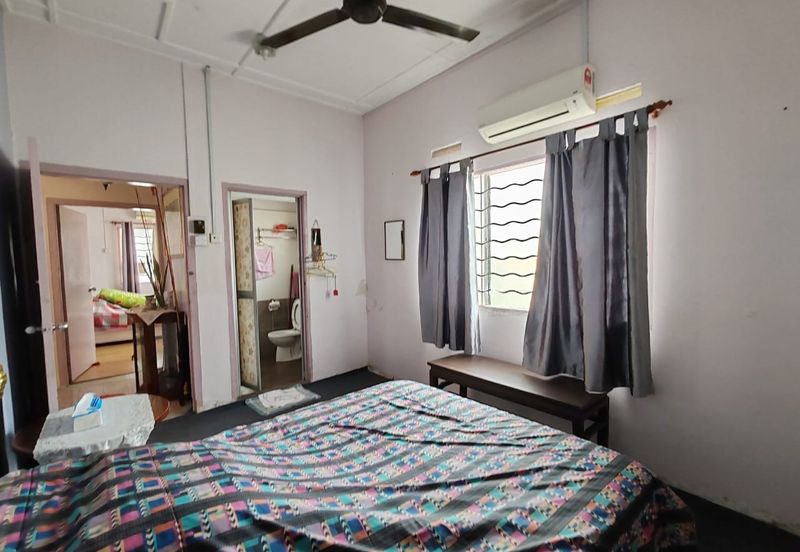 Freehold Bungalow Fully furnished at Jalan Johor, Semabok for sale 