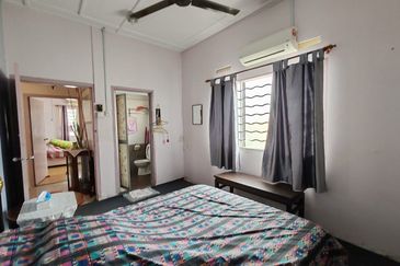 Freehold Bungalow Fully furnished at Jalan Johor, Semabok for sale 