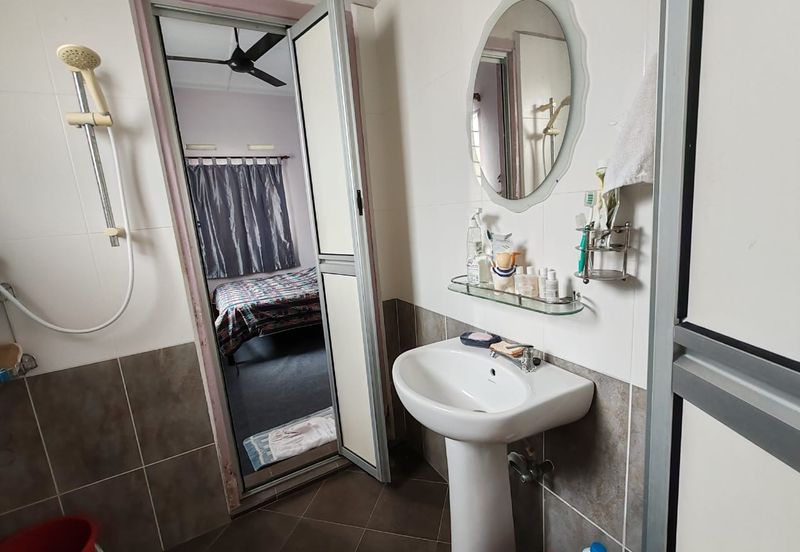 Freehold Bungalow Fully furnished at Jalan Johor, Semabok for sale 