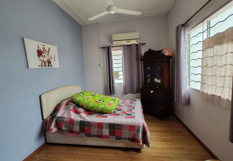 Freehold Bungalow Fully furnished at Jalan Johor, Semabok for sale 