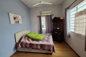 Freehold Bungalow Fully furnished at Jalan Johor, Semabok for sale 