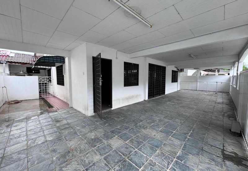Single Storey semi-d in Jalan Pulau, Ujong Pasir for sale 