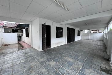 Single Storey semi-d in Jalan Pulau, Ujong Pasir for sale 