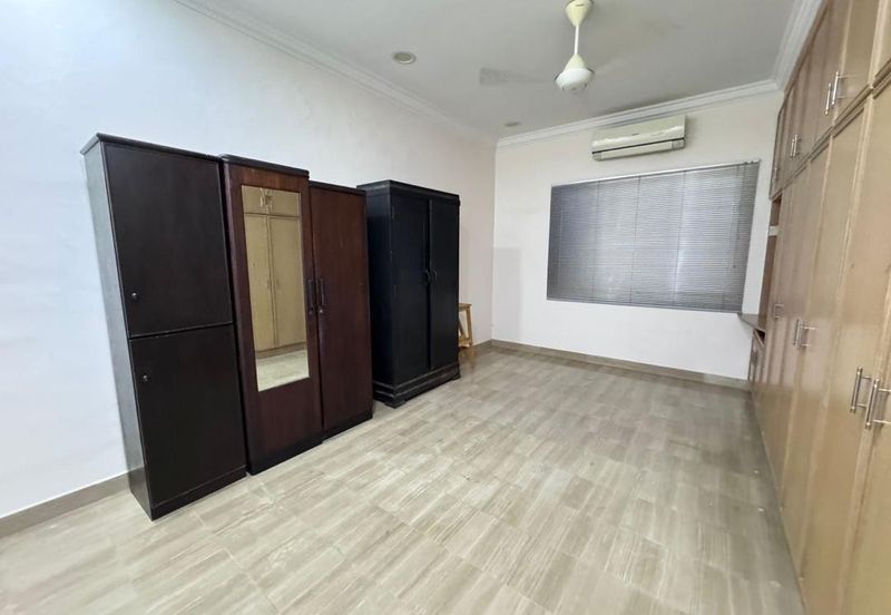 Single Storey semi-d in Jalan Pulau, Ujong Pasir for sale 