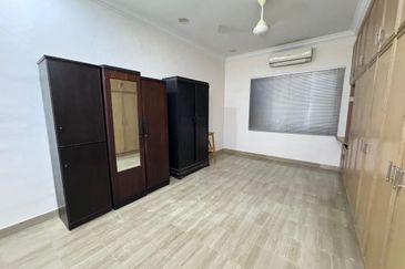 Single Storey semi-d in Jalan Pulau, Ujong Pasir for sale 