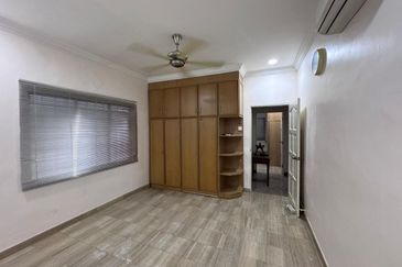 Single Storey semi-d in Jalan Pulau, Ujong Pasir for sale 