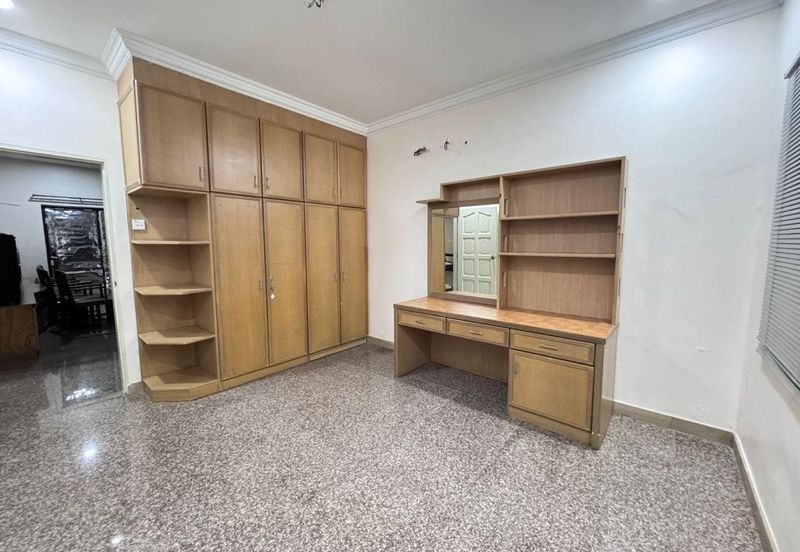 Single Storey semi-d in Jalan Pulau, Ujong Pasir for sale 