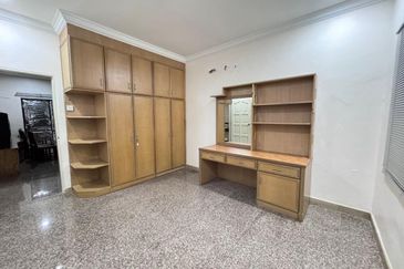 Single Storey semi-d in Jalan Pulau, Ujong Pasir for sale 