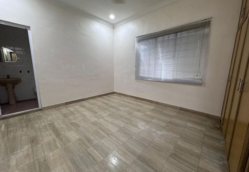 Single Storey semi-d in Jalan Pulau, Ujong Pasir for sale 