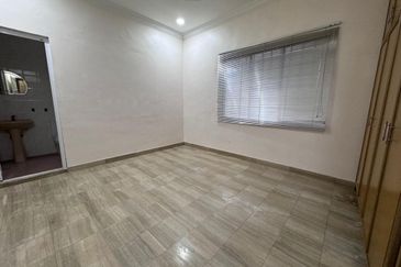 Single Storey semi-d in Jalan Pulau, Ujong Pasir for sale 