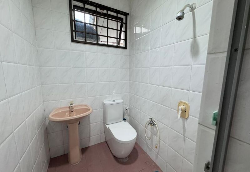 Single Storey semi-d in Jalan Pulau, Ujong Pasir for sale 