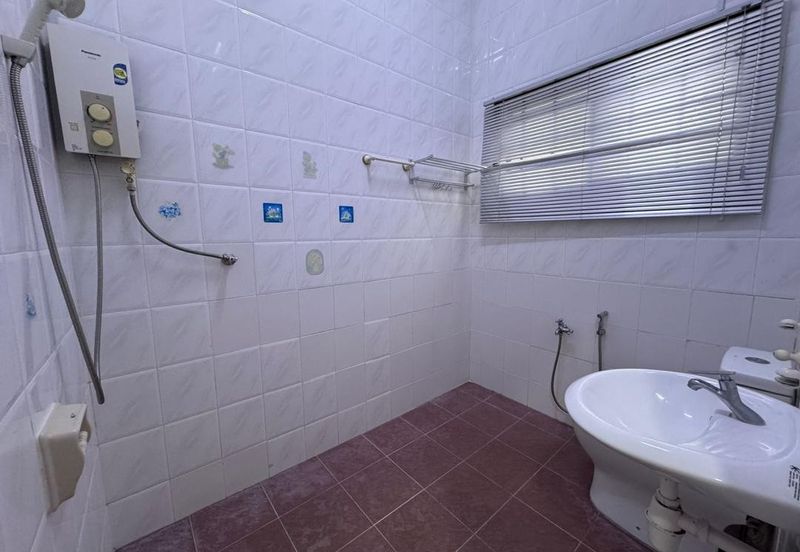 Single Storey semi-d in Jalan Pulau, Ujong Pasir for sale 