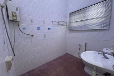 Single Storey semi-d in Jalan Pulau, Ujong Pasir for sale 