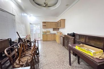 Single Storey semi-d in Jalan Pulau, Ujong Pasir for sale 