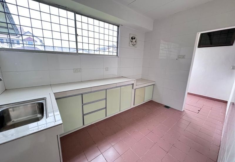 Single Storey semi-d in Jalan Pulau, Ujong Pasir for sale 