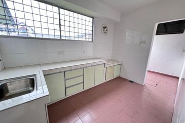 Single Storey semi-d in Jalan Pulau, Ujong Pasir for sale 