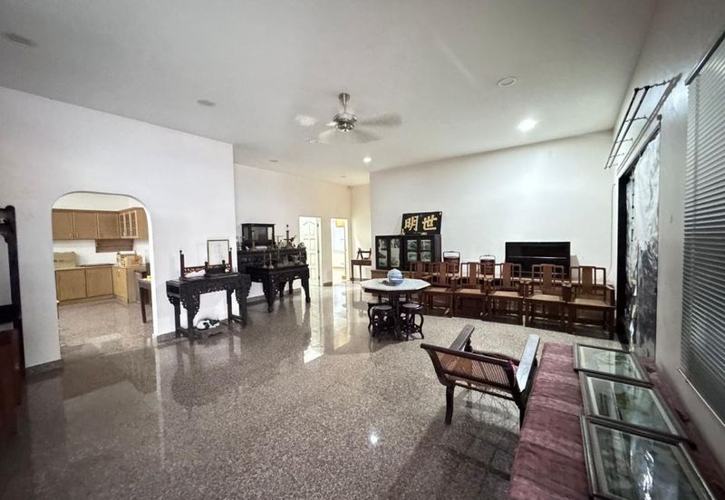 Single Storey semi-d in Jalan Pulau, Ujong Pasir for sale 