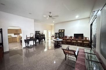 Single Storey semi-d in Jalan Pulau, Ujong Pasir for sale 