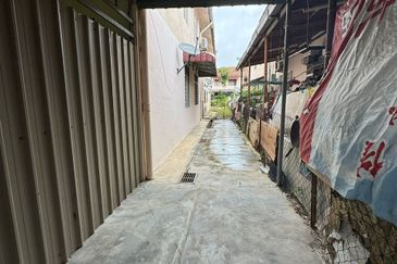 Permatang Pasir Permai Townhouse Ground Floor with Land For Sale